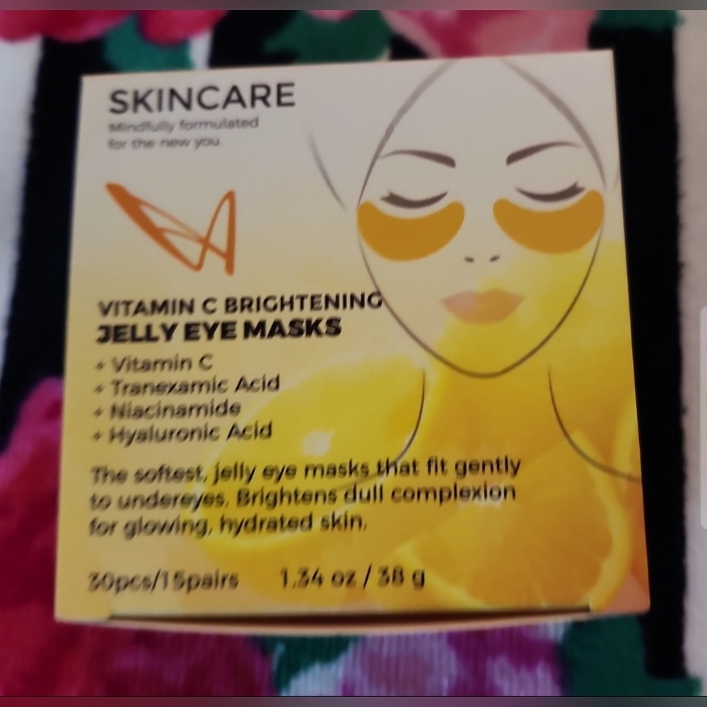 Assorted Women's Makeup Set - Picture 6 of 11